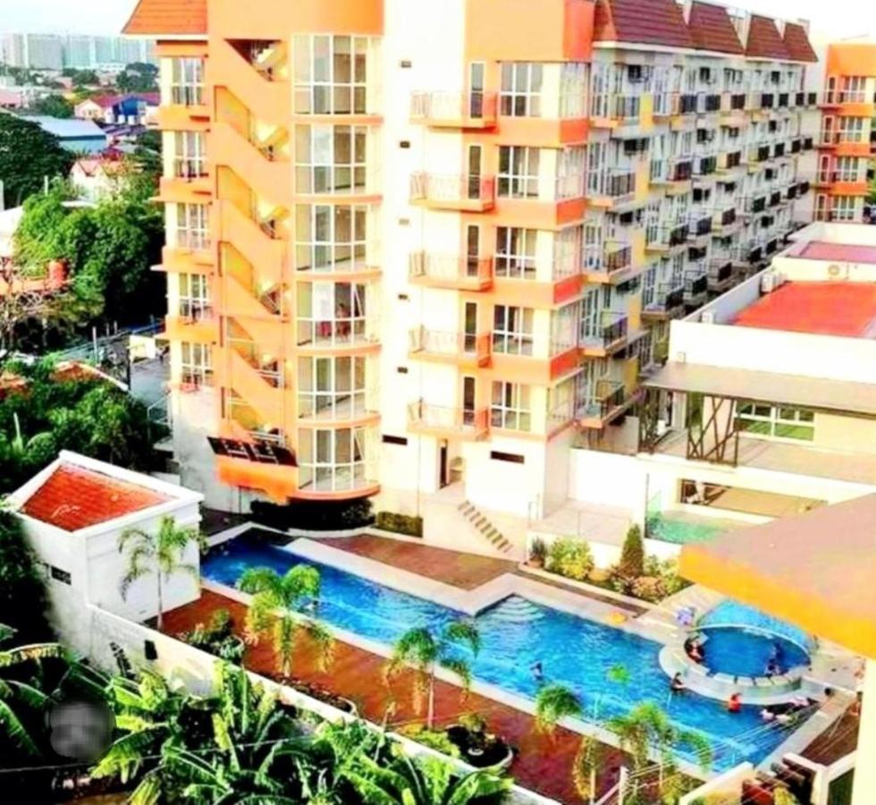 The Lancris Residences, 2 Bedrooms, 1 Bathroom, Living-Room, Kitchen & Pool Is Free Paranaque City Extérieur photo