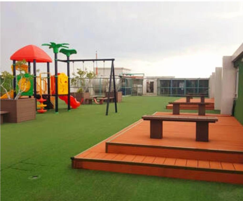 The Lancris Residences, 2 Bedrooms, 1 Bathroom, Living-Room, Kitchen & Pool Is Free Paranaque City Extérieur photo