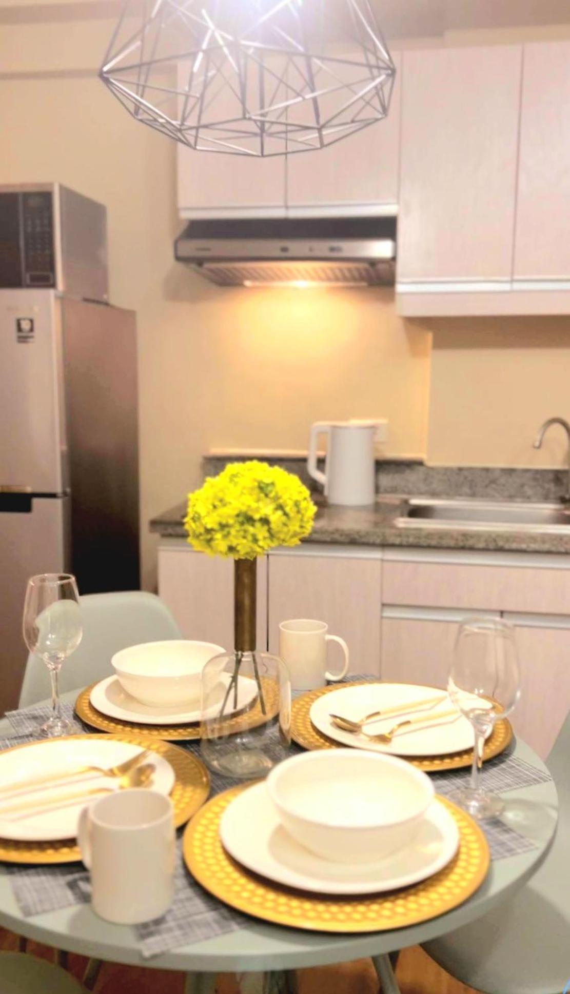 The Lancris Residences, 2 Bedrooms, 1 Bathroom, Living-Room, Kitchen & Pool Is Free Paranaque City Extérieur photo